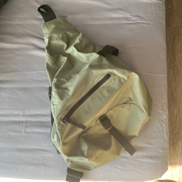 Urban Outfitters Sling Bag - Picture 1 of 3